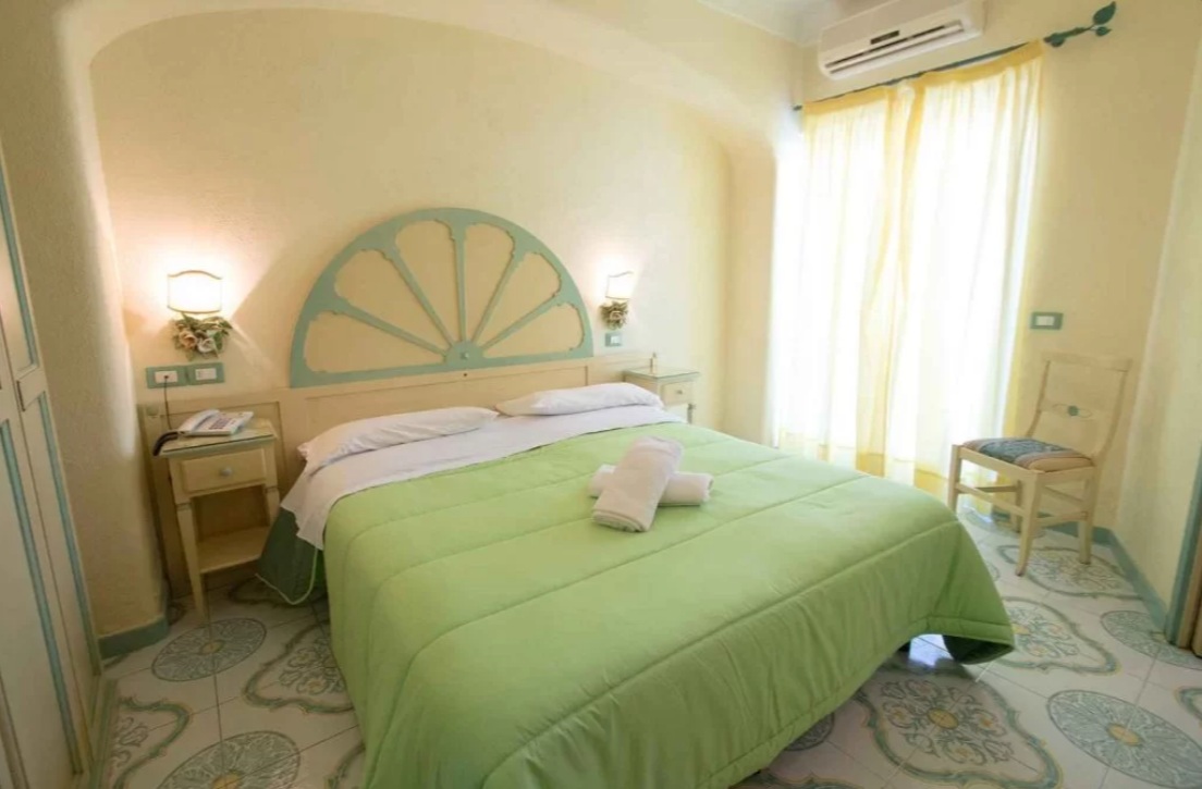 Ferragosto a Forio Lastminute: soggiorno al Park Hotel La Villa 4 stelle a pochi passi dalla spiaggia.